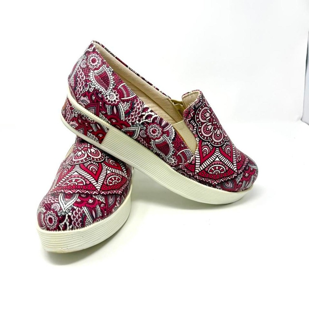 Goby 10.5 Women's Platform Slip On Sneaker-white pink fuschia paisley